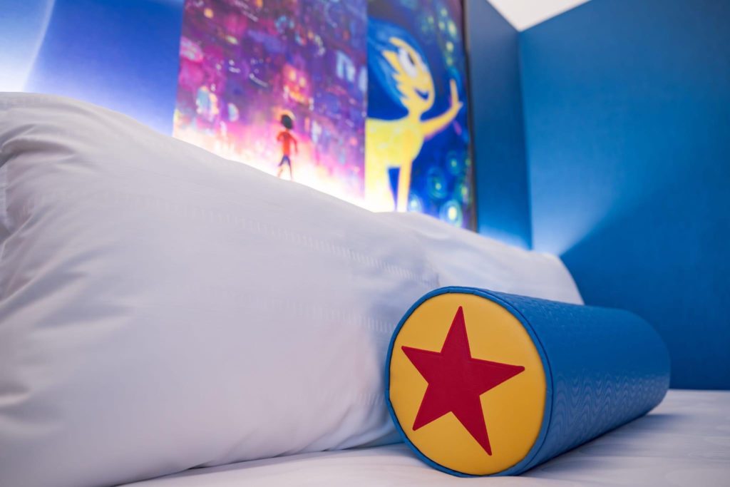 Hotel Pixar Palace Disneyland Californie chambre 01