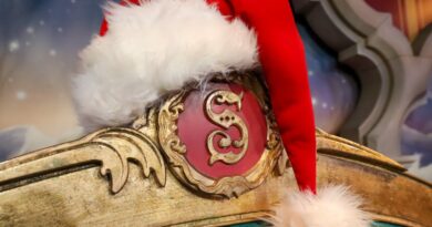2025 Santa at Disney World Header 1536x1024 1