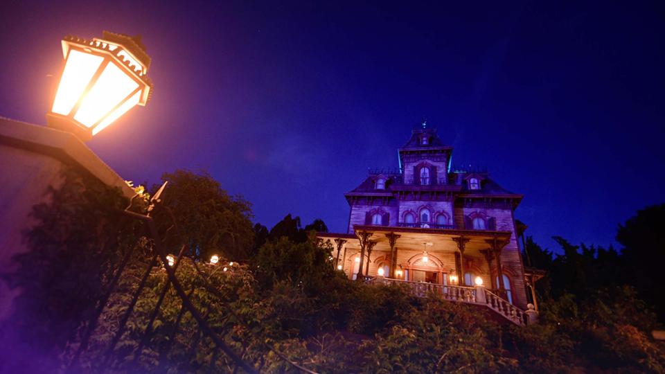 n033797 2027jun24 world phantom manor attraction by night 16 9 tcm808 223688w 960p 1
