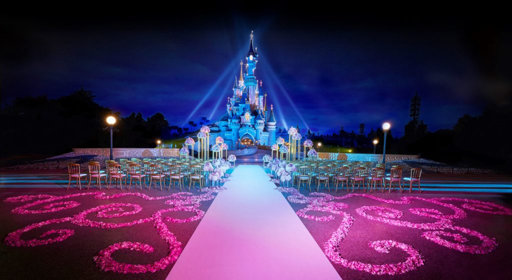 Mariage devant le chateau de Disneyland Paris