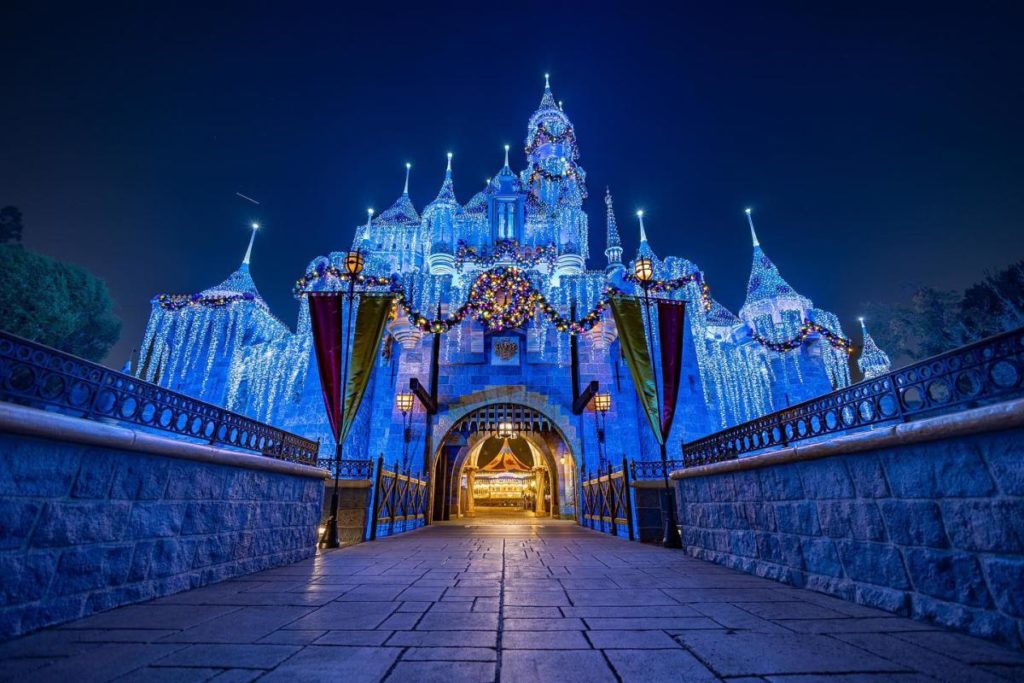 chateau anaheim xmas