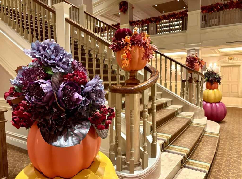 Disneyland Paris décorations Halloween disneyland Hotel 
