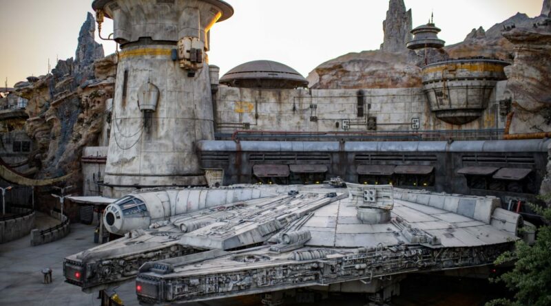 Millennium Falcon in Star Wars Galaxys Edge in Disneyland Park 1536x1024 1