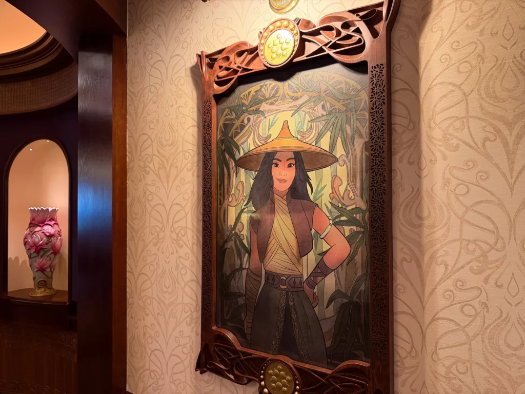 Disneyland Paris Adventure World The REgal View Restaurant Lounge 01