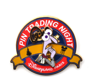 Pin trading Night Disneyland Paris 01