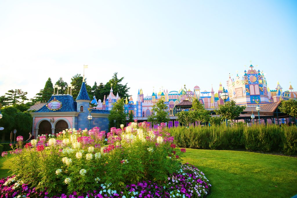 disneyland PAris attraction it's a small world