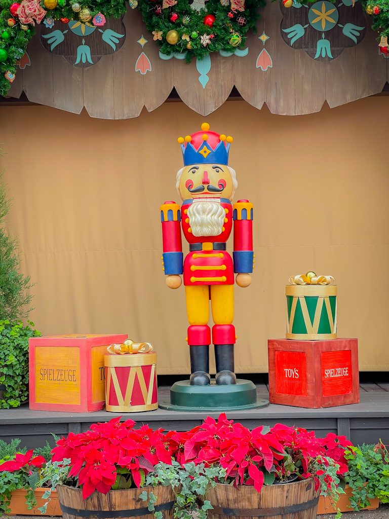 Walt Disney World Ecpot Noel decoration casse noisette 768x1024 1